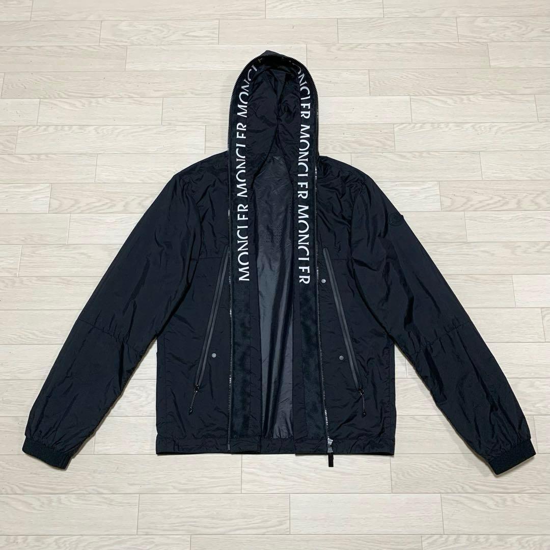 〔美品〕モンクレール　ナイロンジャケット　フードロゴ　2 ブラック 4P120 MONCLER（モンクレール） ブルゾン ナイロン ジャケット ウィンド
