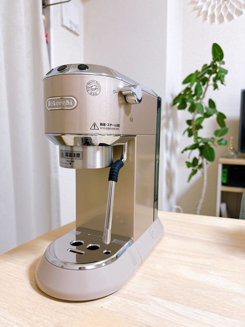 De'Longhi エスプレッソマシン dedica arte 並行輸入品】デロンギ DeLonghi Dedica Deluxe エスプレッソEC685M