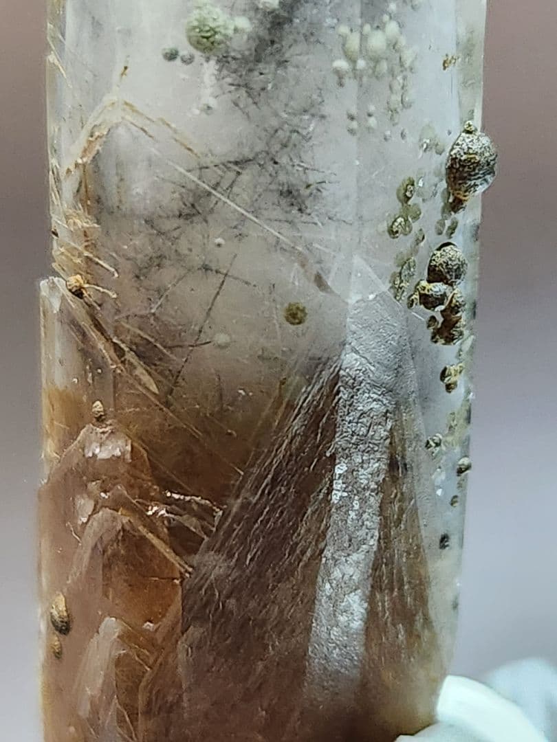 ハイクオリティ✨まりも入り水晶ポイント - メルカリ