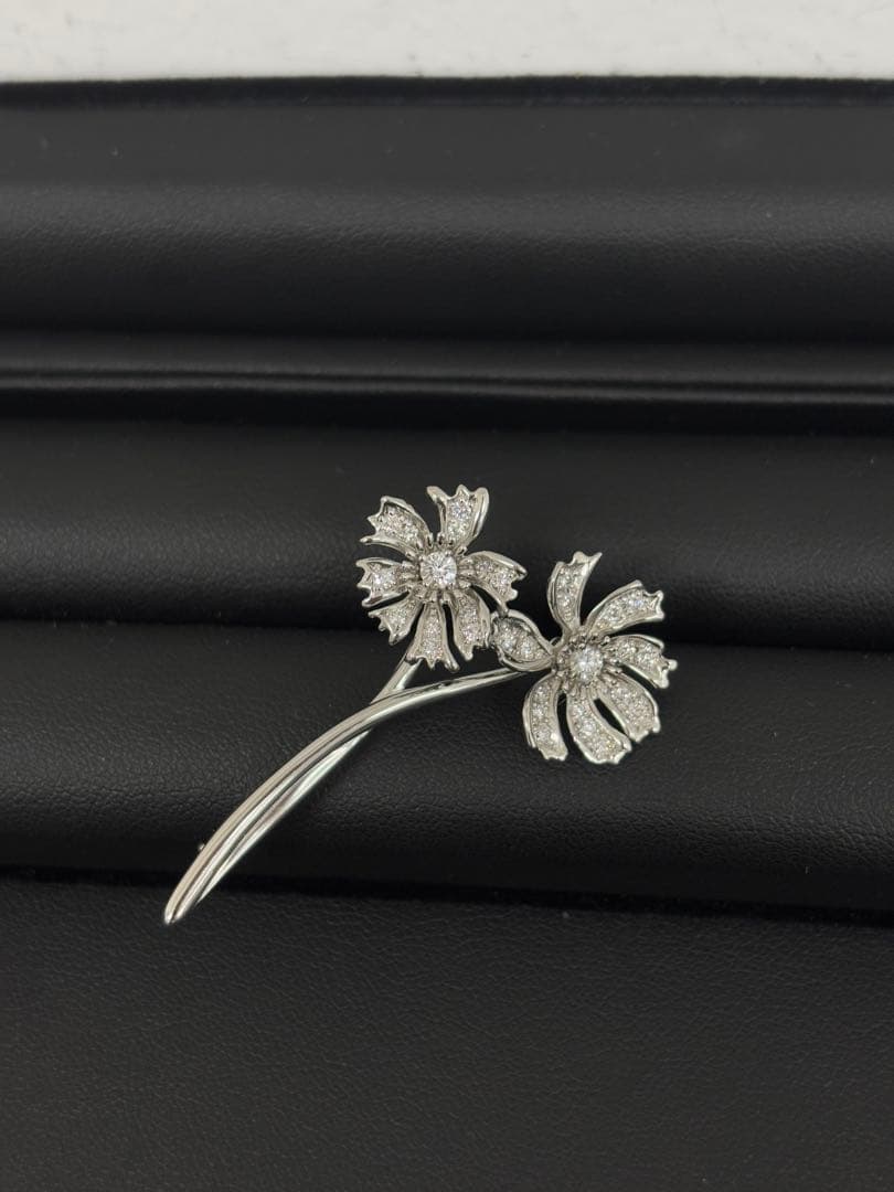 満月様専用 K18WG お花モチーフダイヤモンドブローチ