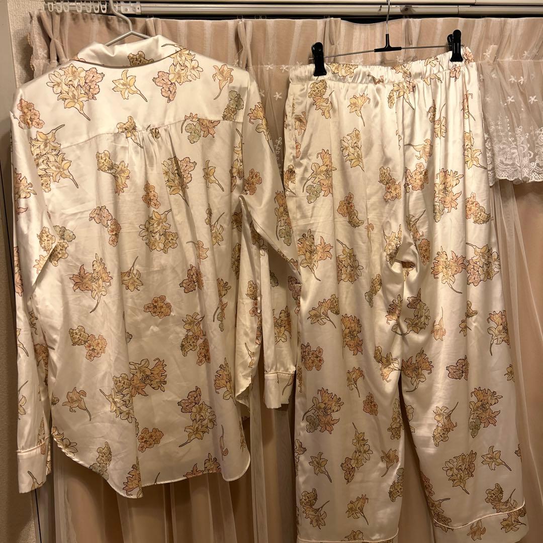 ジェラート ピケ] ミュシャ 花柄サテンシャツロングパンツ - メルカリ