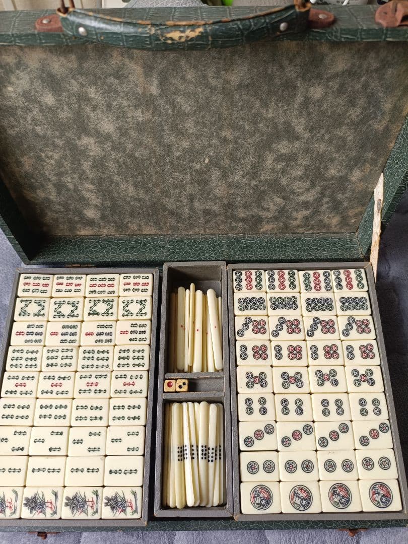 【極上品・完品】麻雀牌 骨牌 背竹 厚牌 職人手彫り 燕尾 昭和レトロ 骨董品 ⑱アンティーク 麻雀牌 背竹牌 重量牌 龍牌 燕尾 昭和レトロ 骨董品