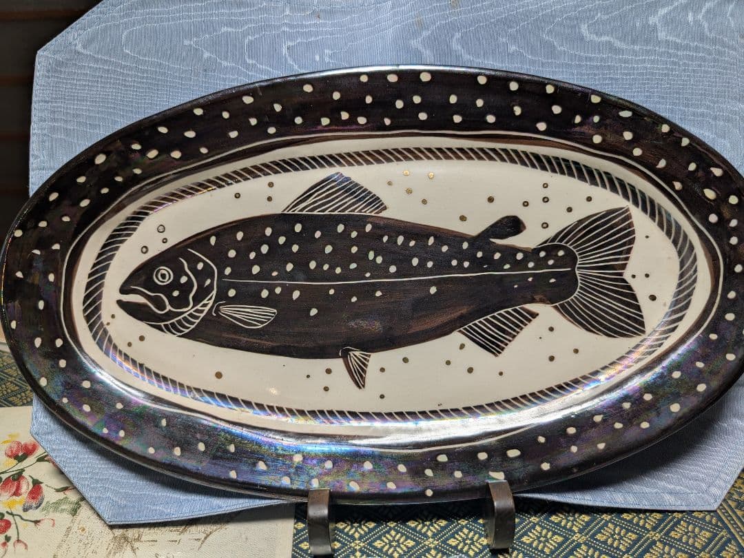 Lucky Rabbit Potteryのサーモンディナープレート