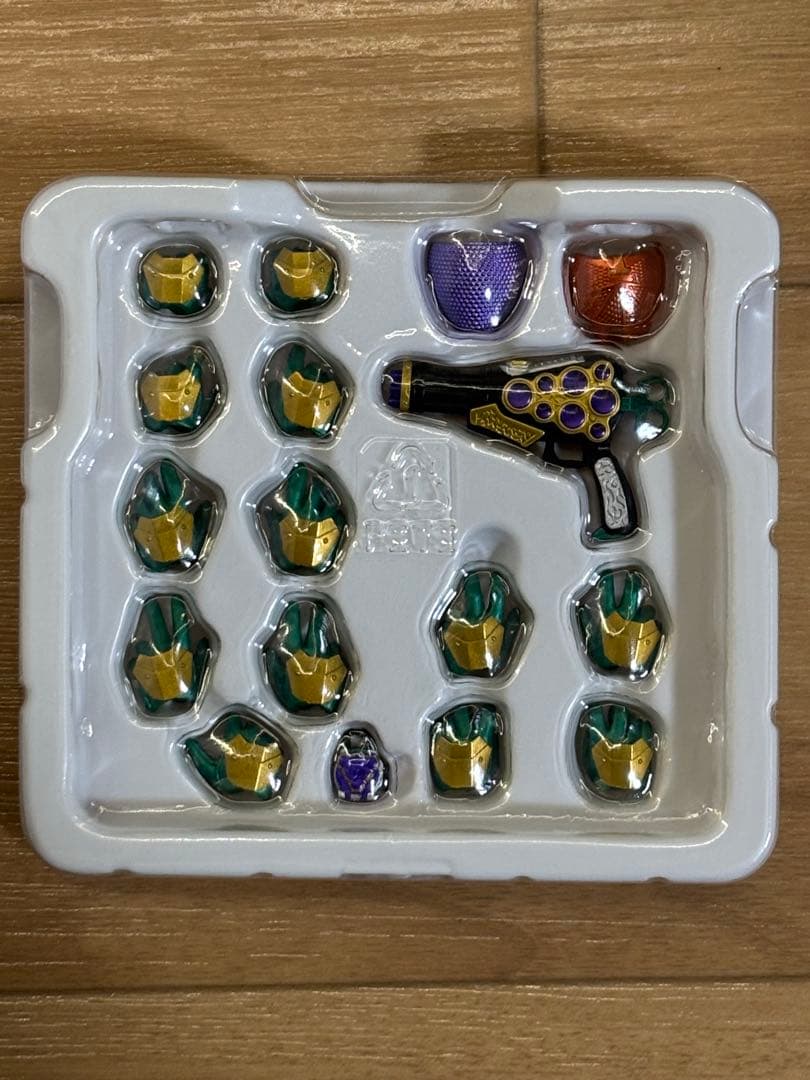 S.H.Figuarts 真骨彫製法 仮面ライダー龍玄ブドウアームズ