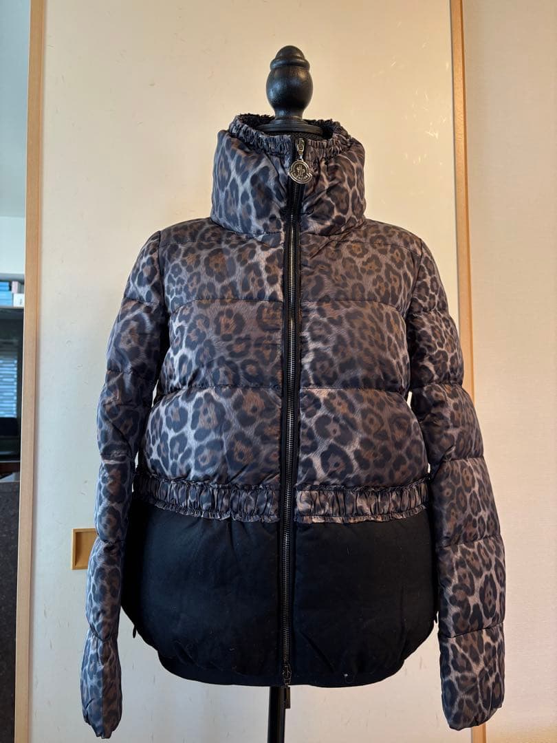 MONCLER ヒョウ柄 フード付きダウンジャケット