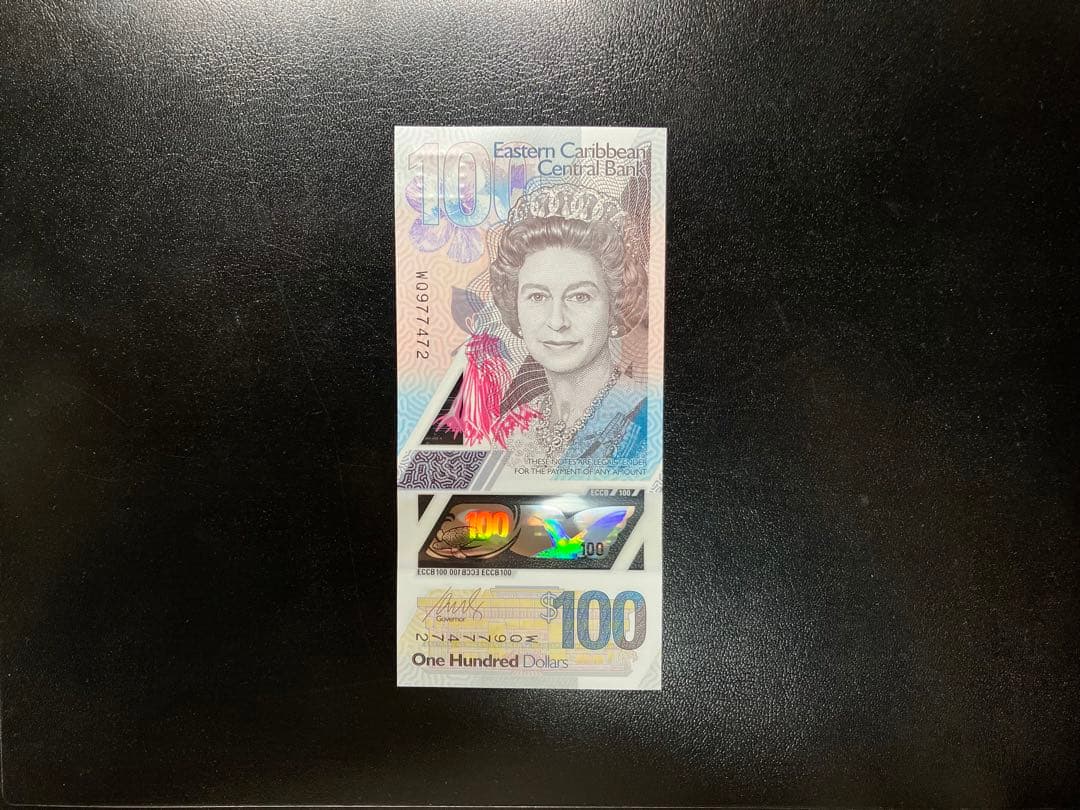 未使用　東カリブ諸国　最高額ポリマー　100ドル紙幣　エリザベス女王　P-W60