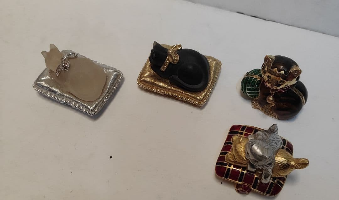 コレクター必見　希少　置物　エスティーローダー　練り香水　空も有り　本体のみ4点