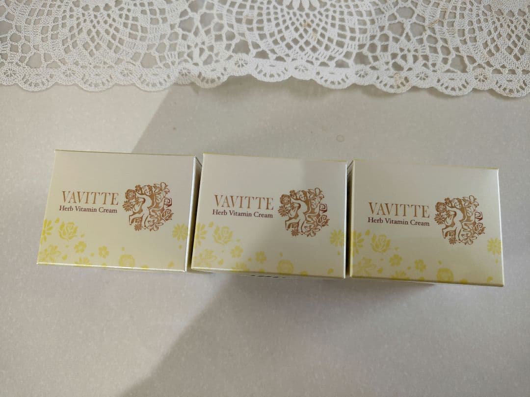 VAVITTE ハーブビタミンクリーム 50g　３品 vavitte_bomber.jpg