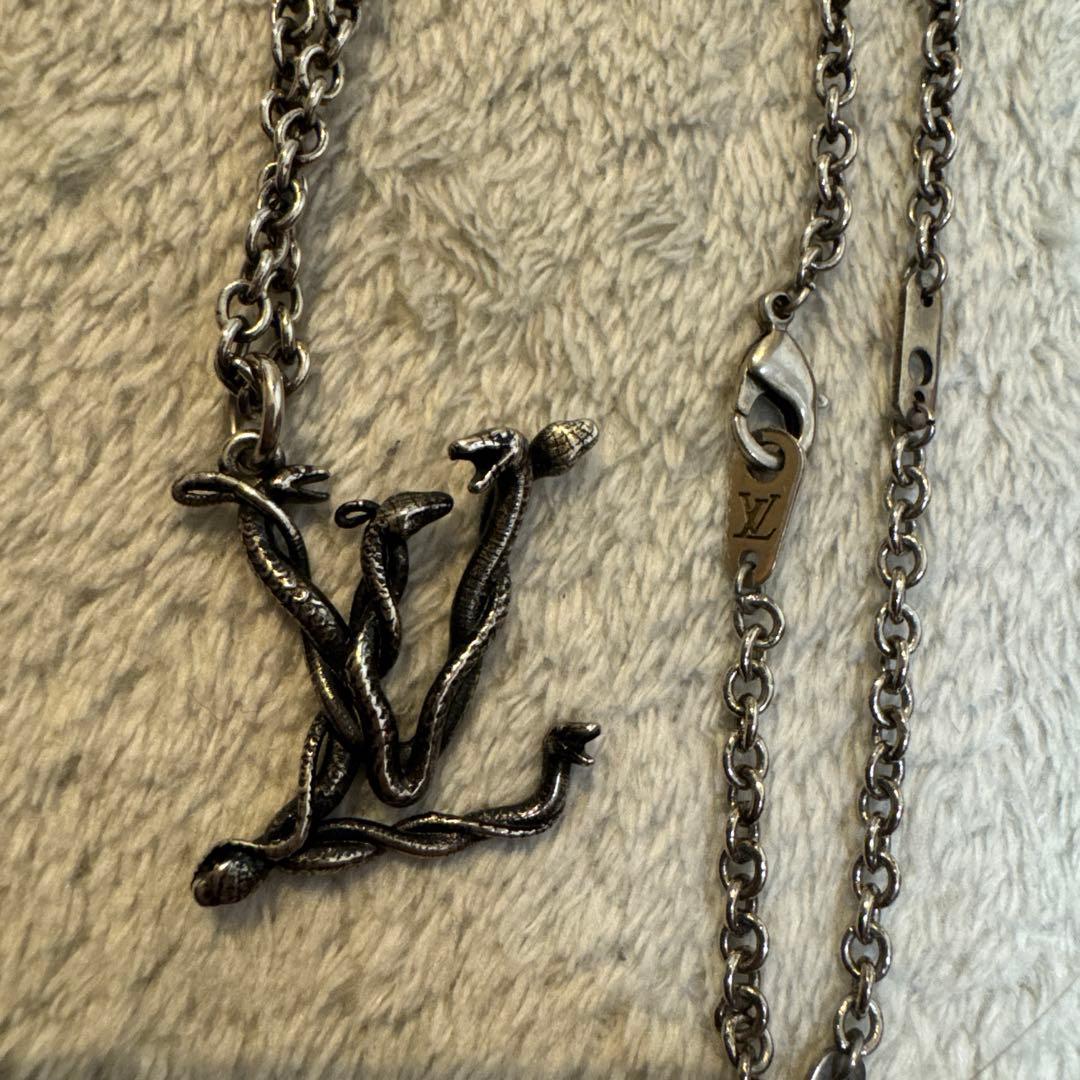 フ*ム様 ✨極美品✨louis vuitton LV ネックレス モノグラム柄 今季新作*LVロゴフラワーグラムゴールドネックレス M01234 (Louis