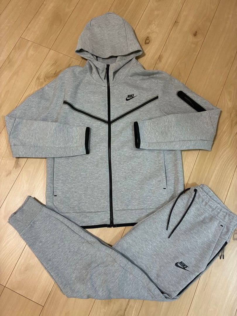 Nike グレー テックフリース　灰色