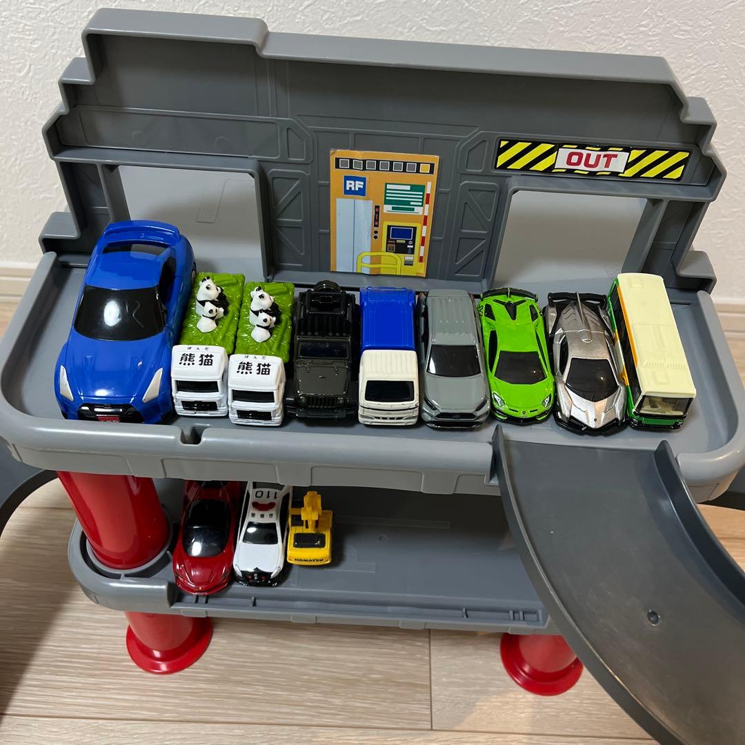 2WAYでなが～くあそべる はじめてトミカ ちゅうしゃじょうセット 車12