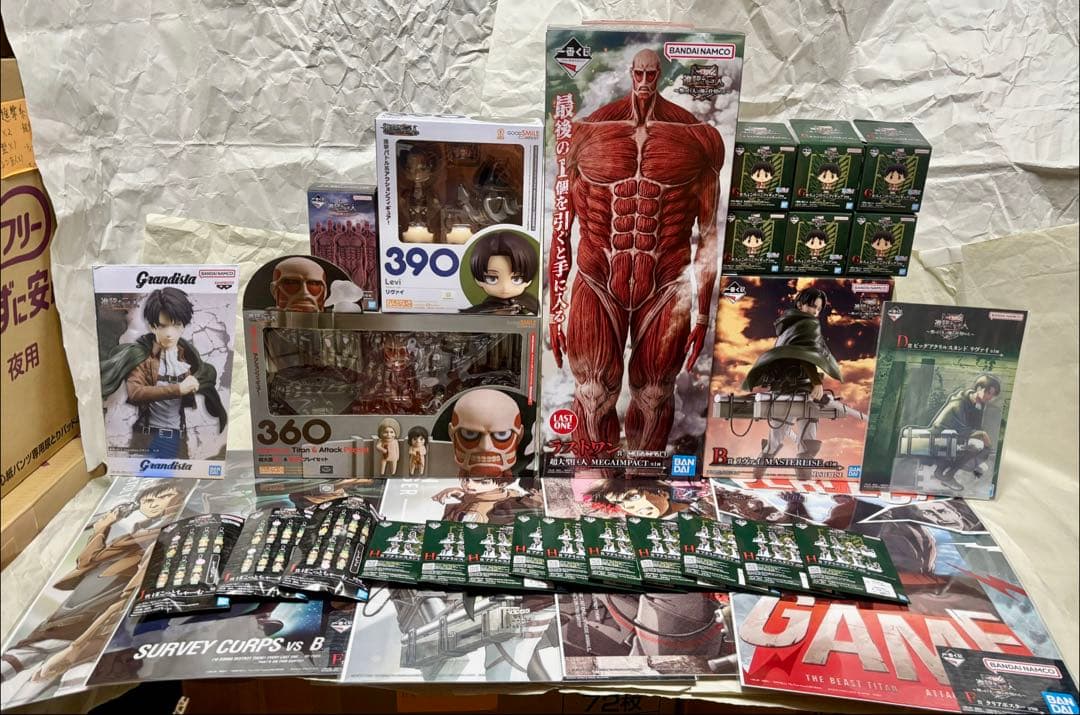 一番くじ 進撃の巨人 リヴァイ & 超大型巨人フィギュア ねんどろいど 2種他