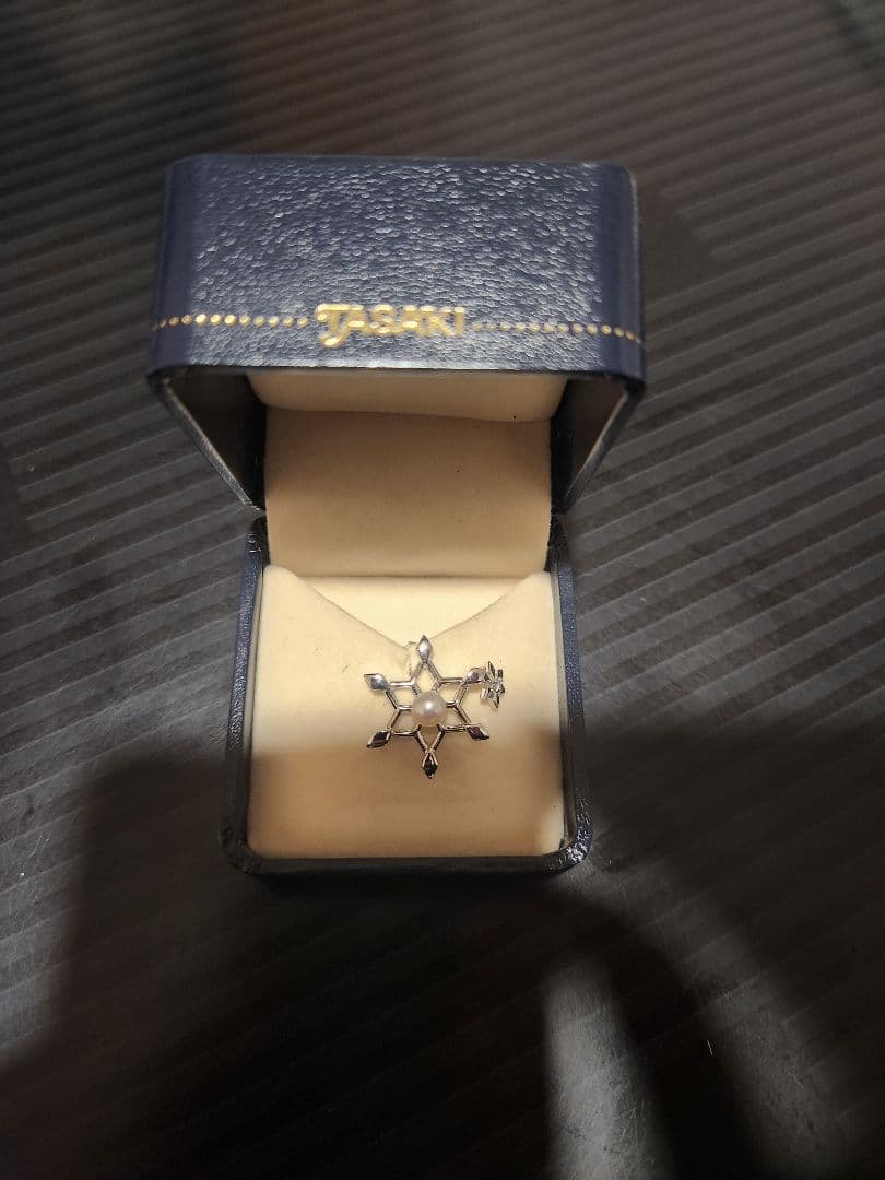 TASAKI　雪の結晶 真珠ブローチ　ダイヤ0.01ct