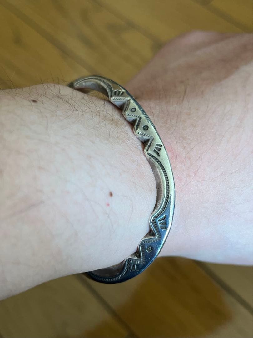 Hilo様専用 ナバホ族 レイアダカイ シルバーバングルの通販はau PAY