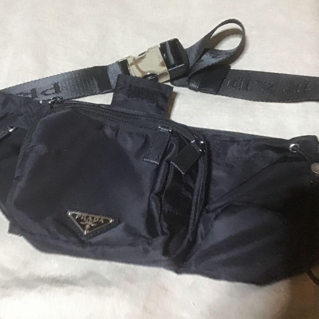 ブラック ボディバッグ ナイロン製