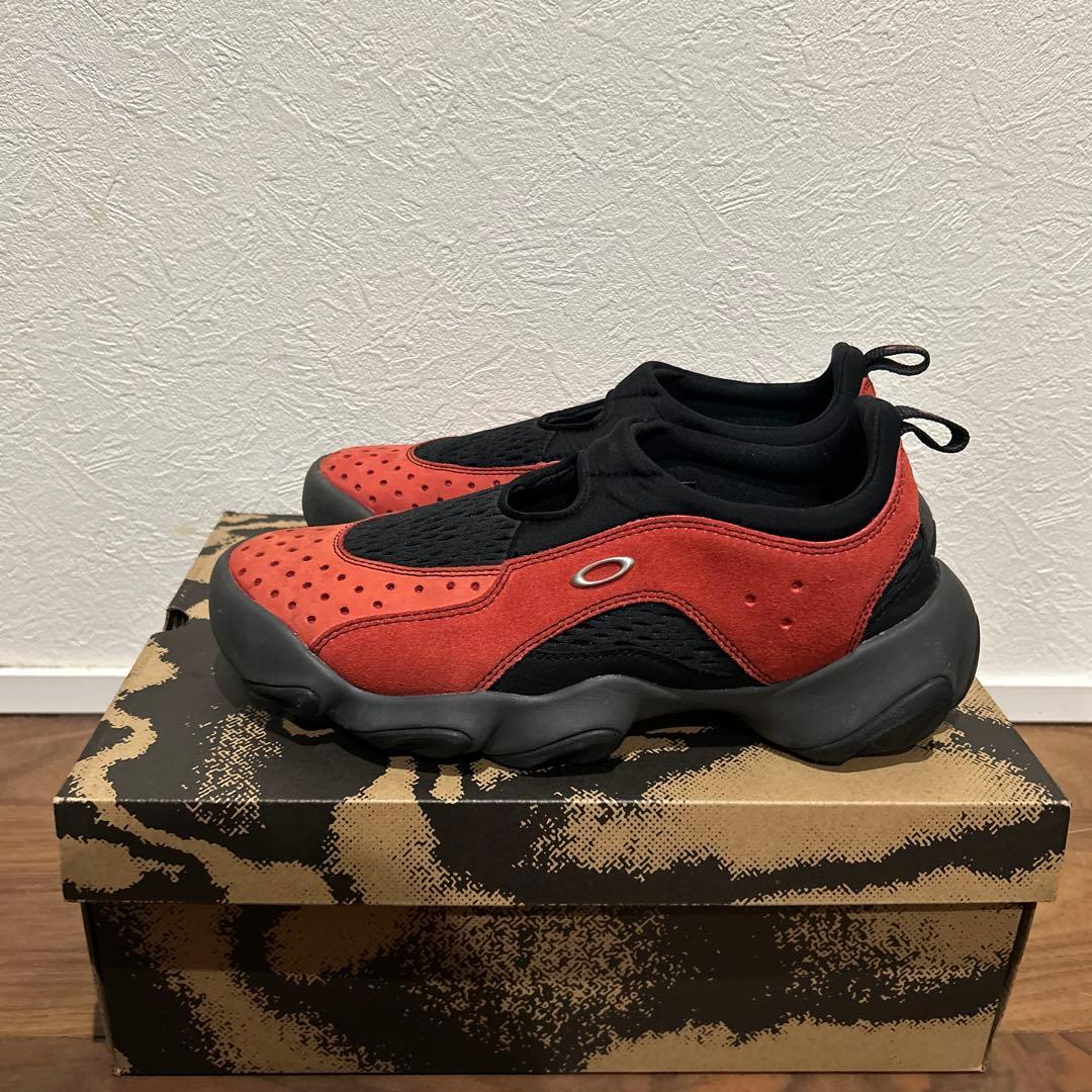 Oakley スニーカー 9.0 レッド/ブラック Oakley Oakley Factory Team Flesh Sandal - Lava/Black - FOF100654