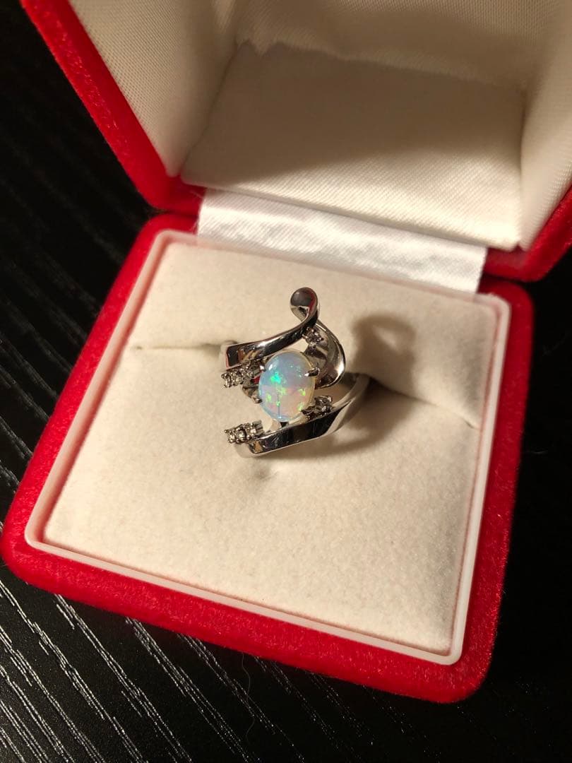 プラチナ　オパール リング　箱付き