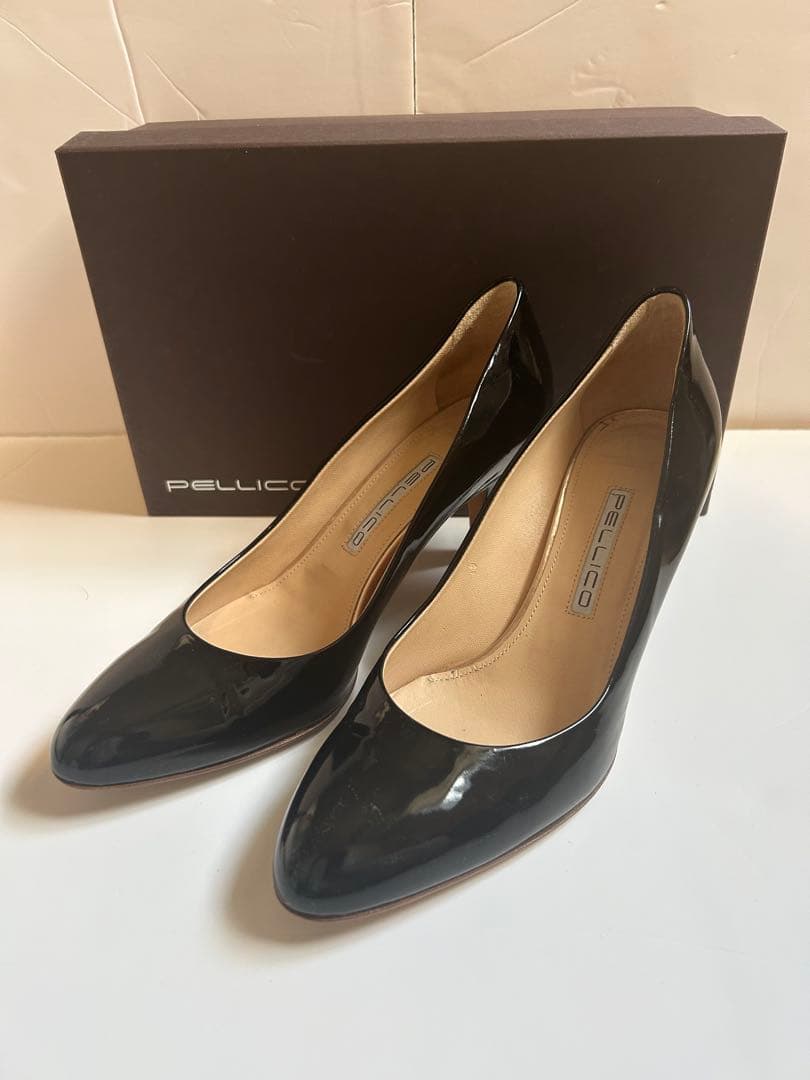 PELLICO ペリーコ　ブラックエナメルパンプス　パテントレザー 37