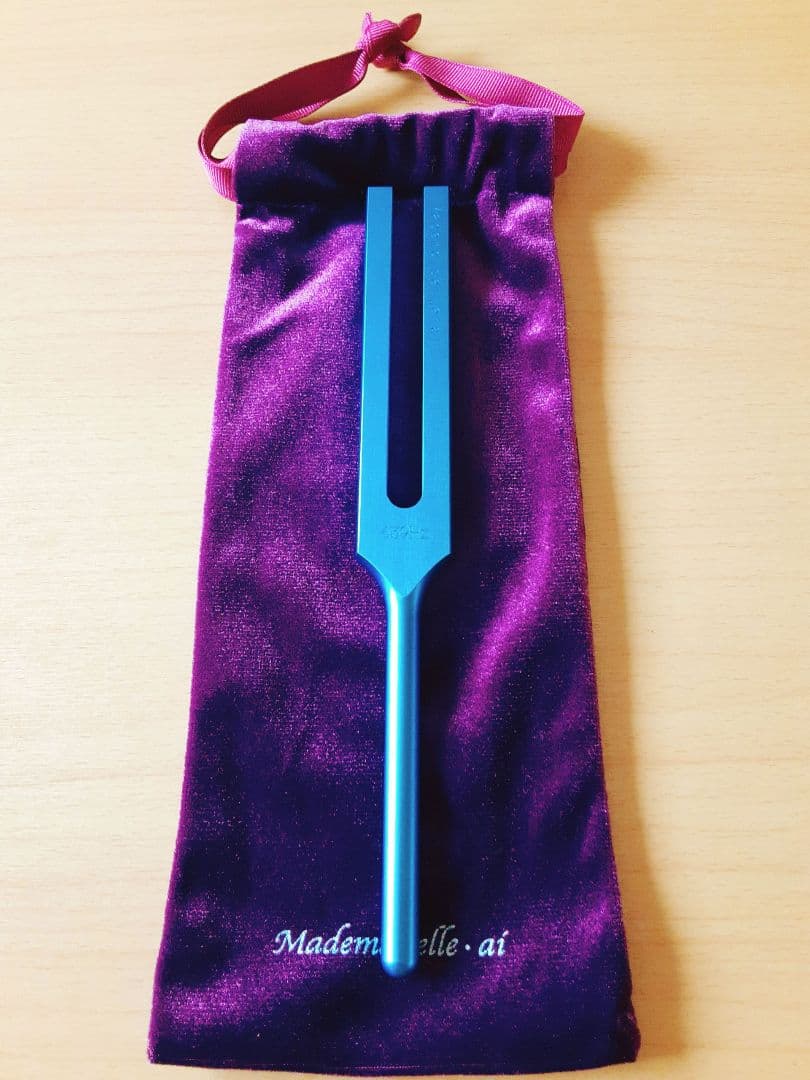 【美品】639Ｈｚ 深海チューナー アーティスティック マドモアゼル・愛 巾着付