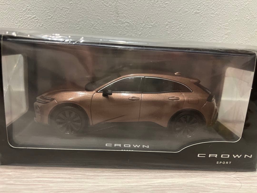 トヨタ CROWN SPORT ミニカー ブロンズ