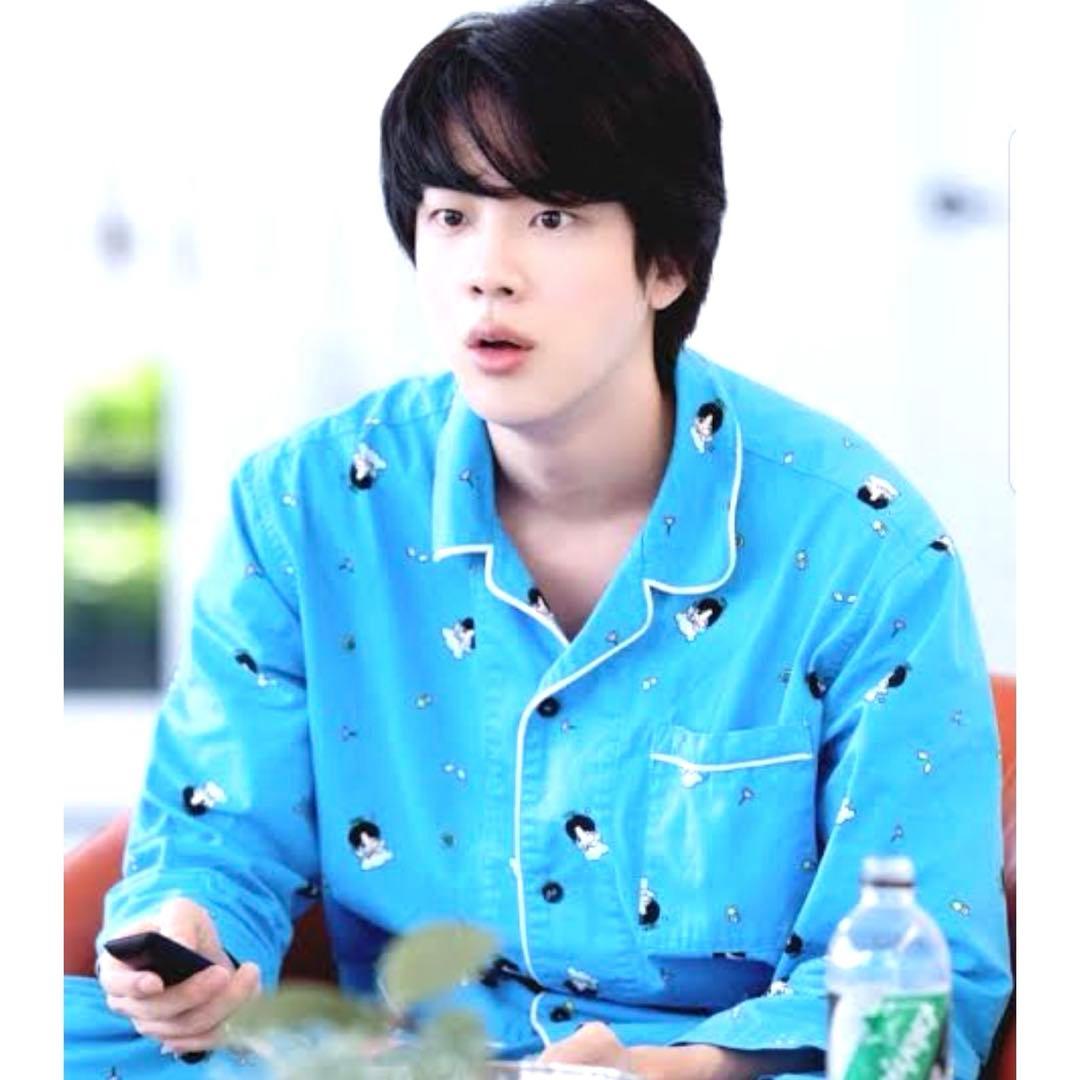 BTS Jinパジャマ&ソックス BTSジン「パジャマ」グッズ価格に当惑.?「私も驚いた」 - デバク