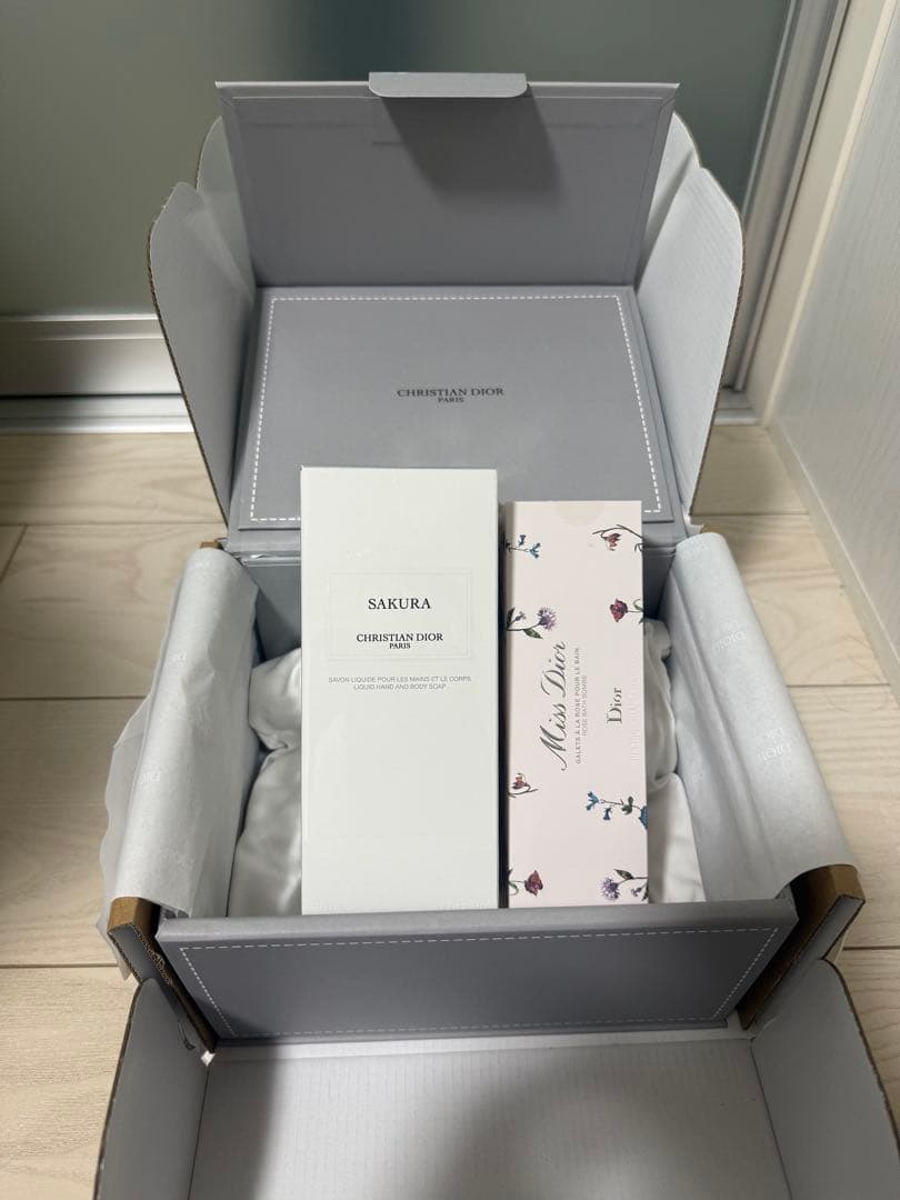 Dior ローズ バスボム サクラ リキッドソープ