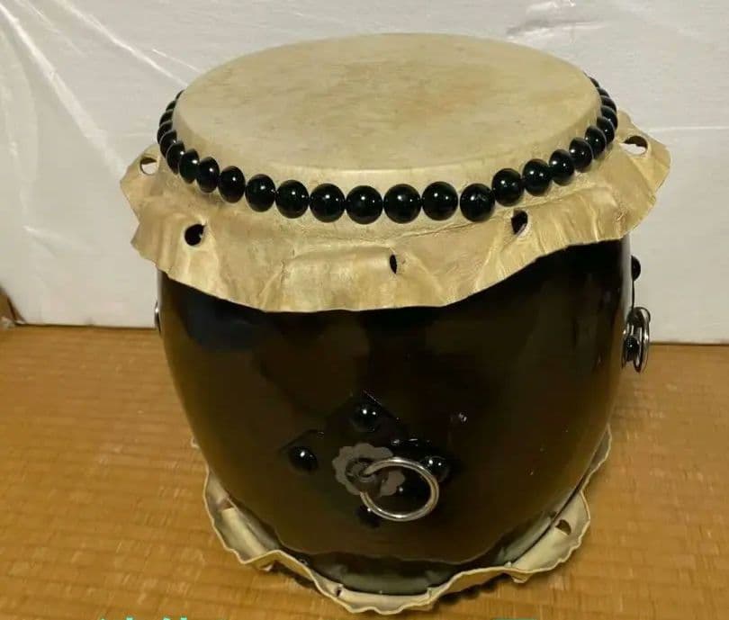 和太鼓　長胴太鼓　 打面直径約26.5cm　胴直径約33.5cm　高さ約34cm