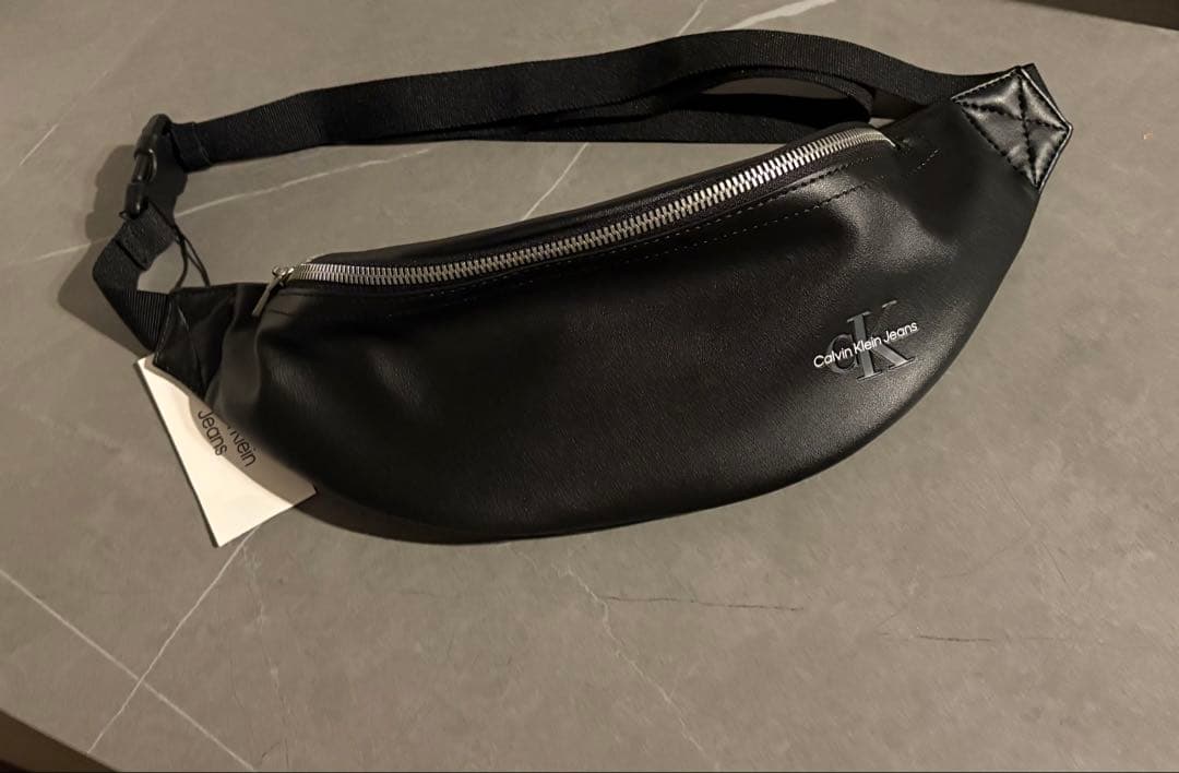   Jeans ブラックボディバッグ