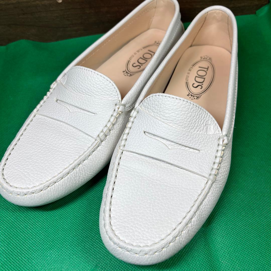 TOD'S ホワイトレザー ローファー 25.5cm