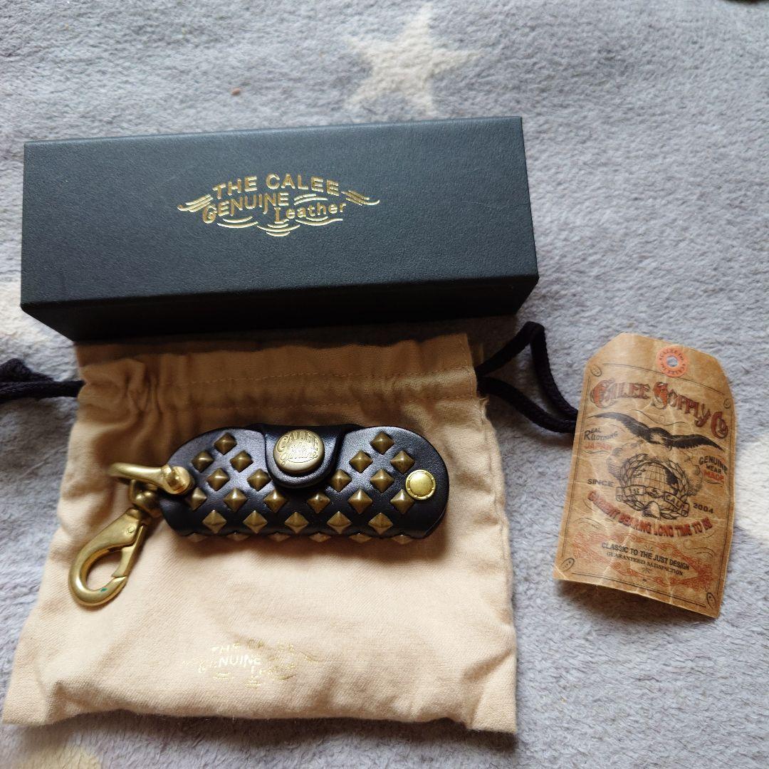 Caleeキャリー　レザースタッズキーケース