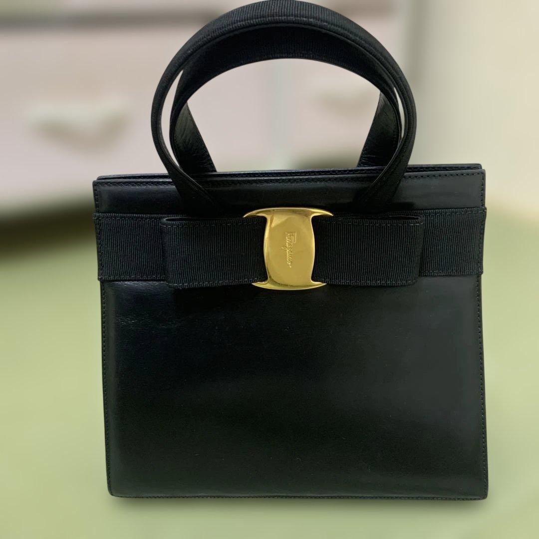 リボン付きブラックレザーハンドバッグ　フェラガモ サルヴァトーレフェラガモ ヴァラリボン ブランドオフ Salvatore