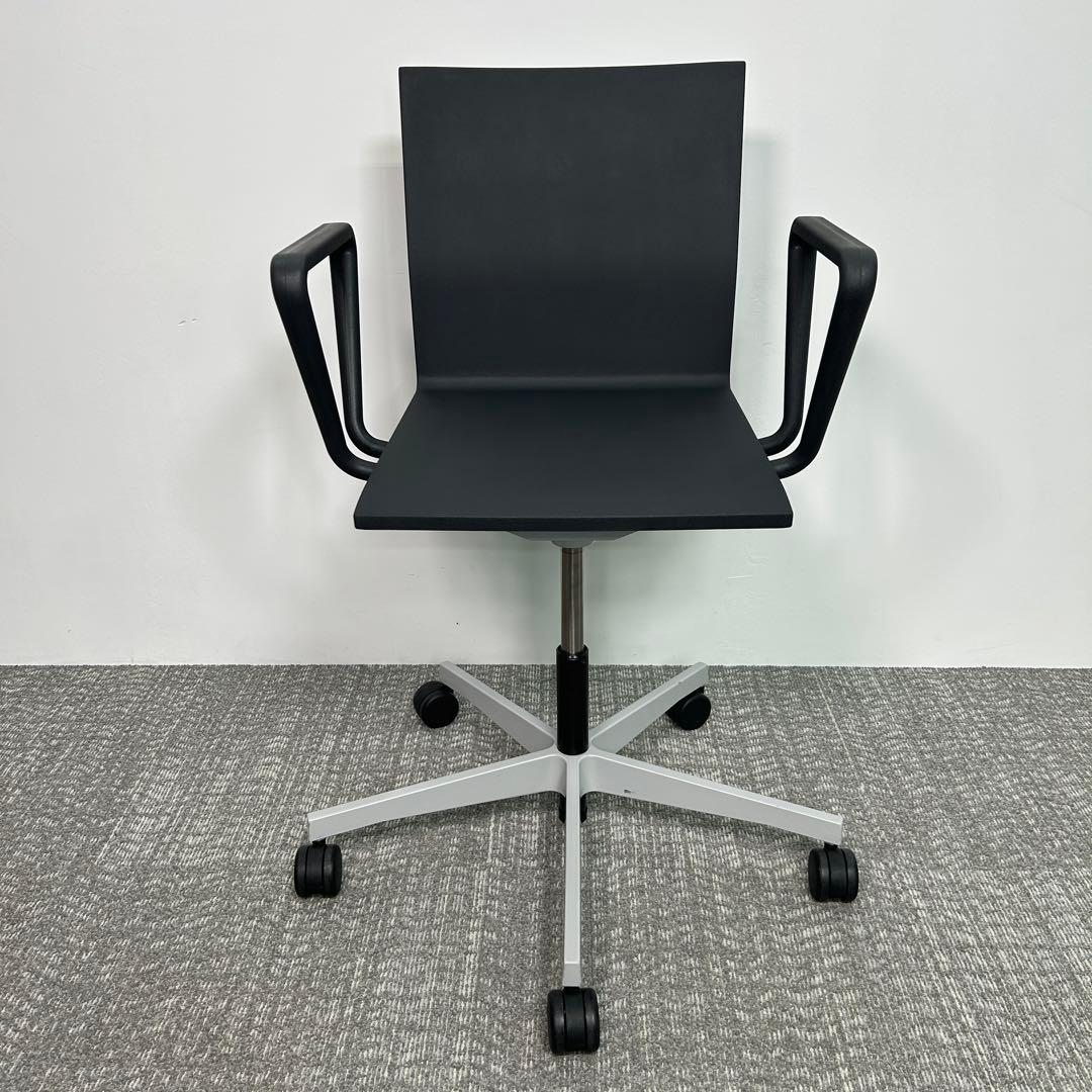 B 2016年　vitra　ヴィトラ　.04　オフィスチェア　アームレスト付き