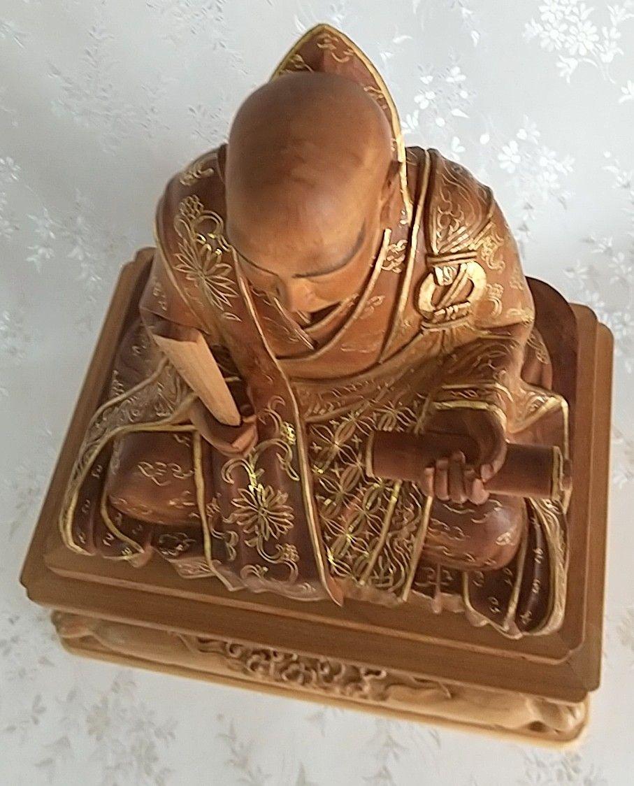 日蓮聖人坐像 3.5寸 #072 金彩有り ◇白檀 木彫 仏像 - メルカリ