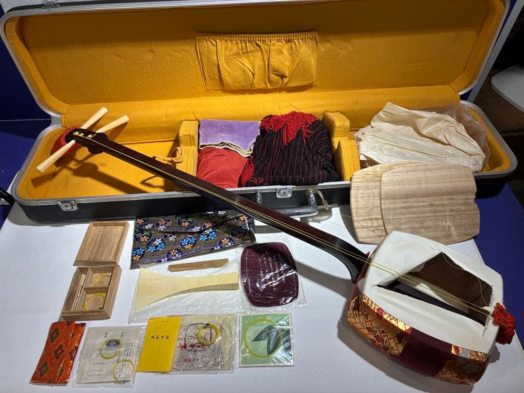 希少最高級 三味線 セット K18 18金 金細 綾杉胴 バチ 撥 糸巻 駒