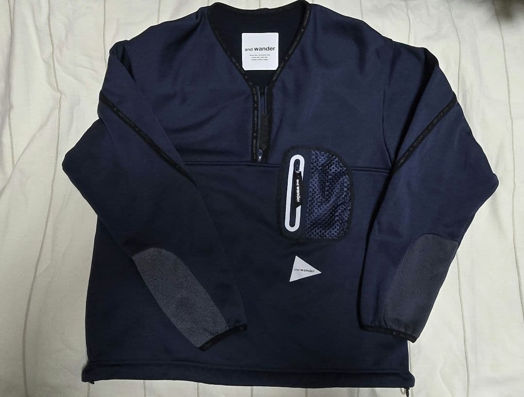 アンドワンダー and wander ライトフリースプルオーバー