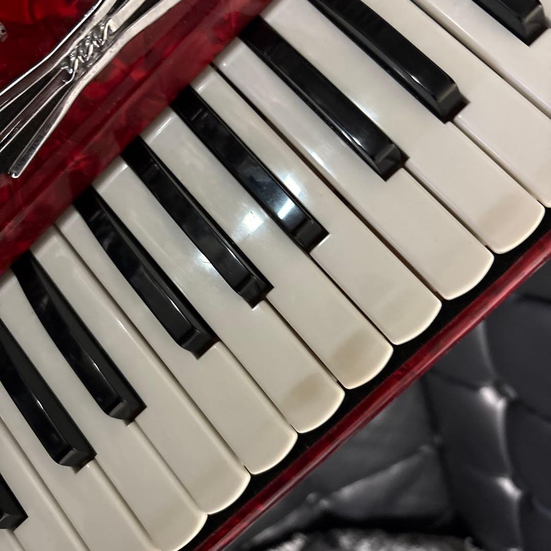 アコーディオン ケースと入門書付き 32鍵盤 21ベース ヤマハ - メルカリ