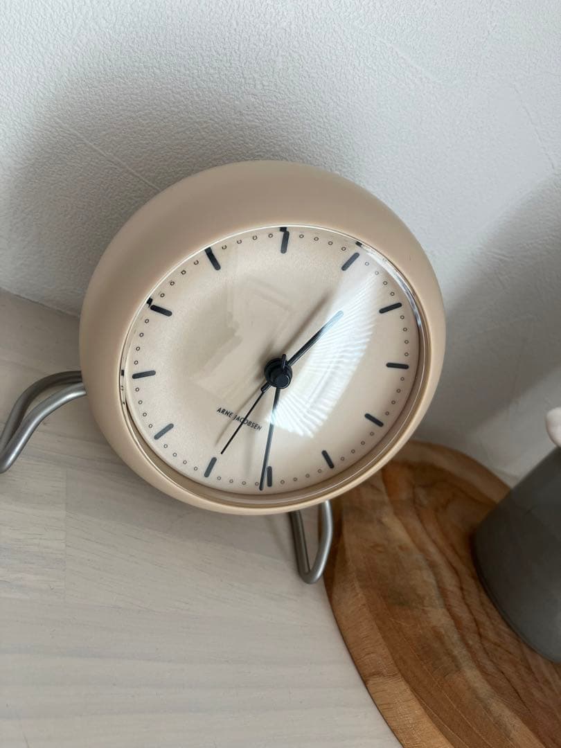 アルネヤコブセン　時計　ベージュ 楽天市場】アルネ・ヤコブセン LKテーブルクロック 置き時計 アルネ