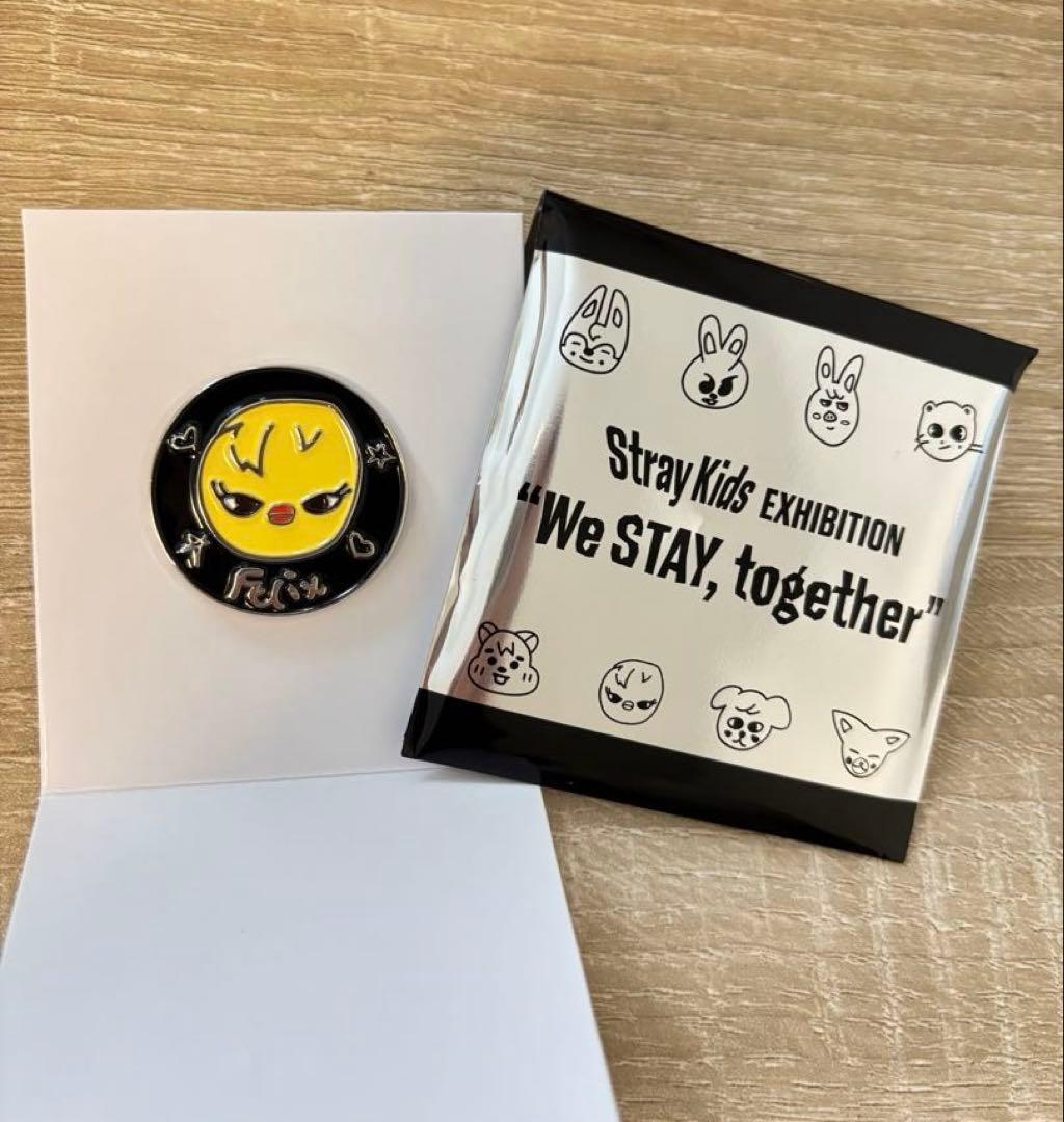 Stray Kids EXHIBITON 展覧会 ランダムピンバッチ ポガリ - メルカリ