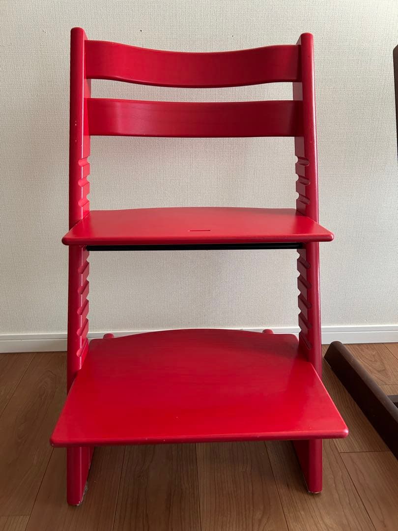 ストッケ　赤　子供用椅子　木製