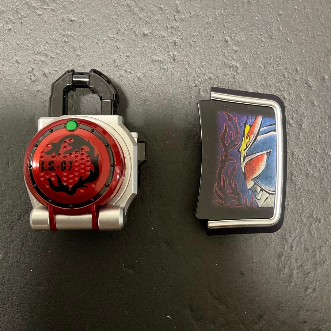 CSMブラッドオレンジロックシード&武神鎧武フェイスプレート - メルカリ