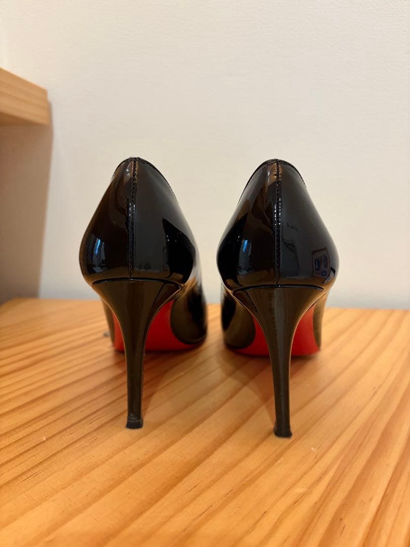 Christian Louboutin 黒 エナメル ハイヒール23.5㎝