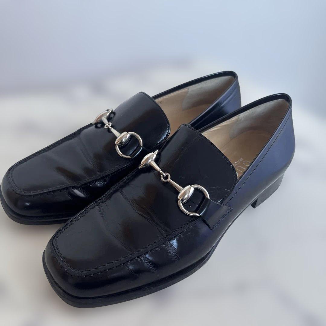 GUCCI ホースビット　ローファー　金具付き　グッチ　シューズ　スニーカー 靴を変えておしゃれをアップデート！この秋はグッチのホースビット