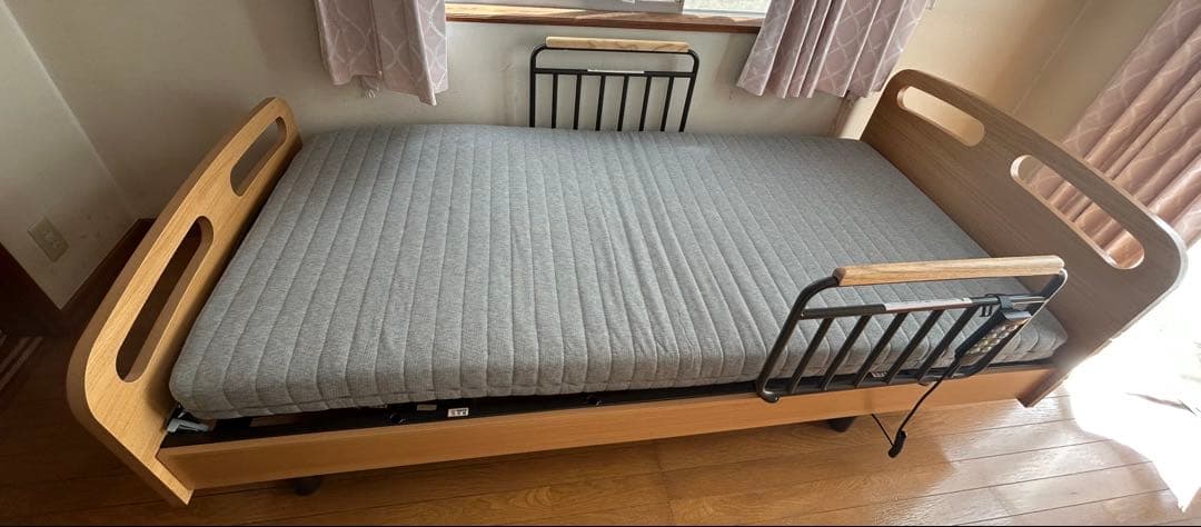 電動介護ベッド 3モーター 手すり付 説明書有　たのメル便‼️値下げ可能‼️