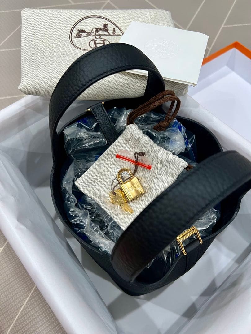 新品未使用 Hermes ピコタンロックPM 18 ノワール×ゴールド金具