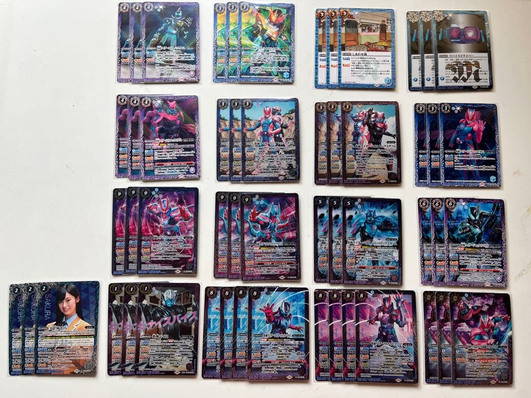 仮面ライダーリバイス　五十嵐さくら　デッキ 仮面ライダーリバイス 夏木花 五十嵐さくら キャラクターアルバム 週末