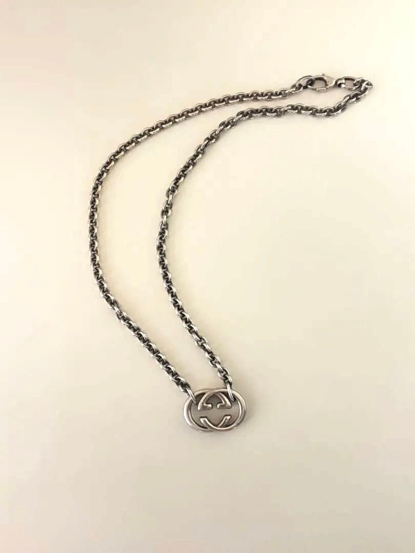 Gucci シルバー ロゴ ネックレス