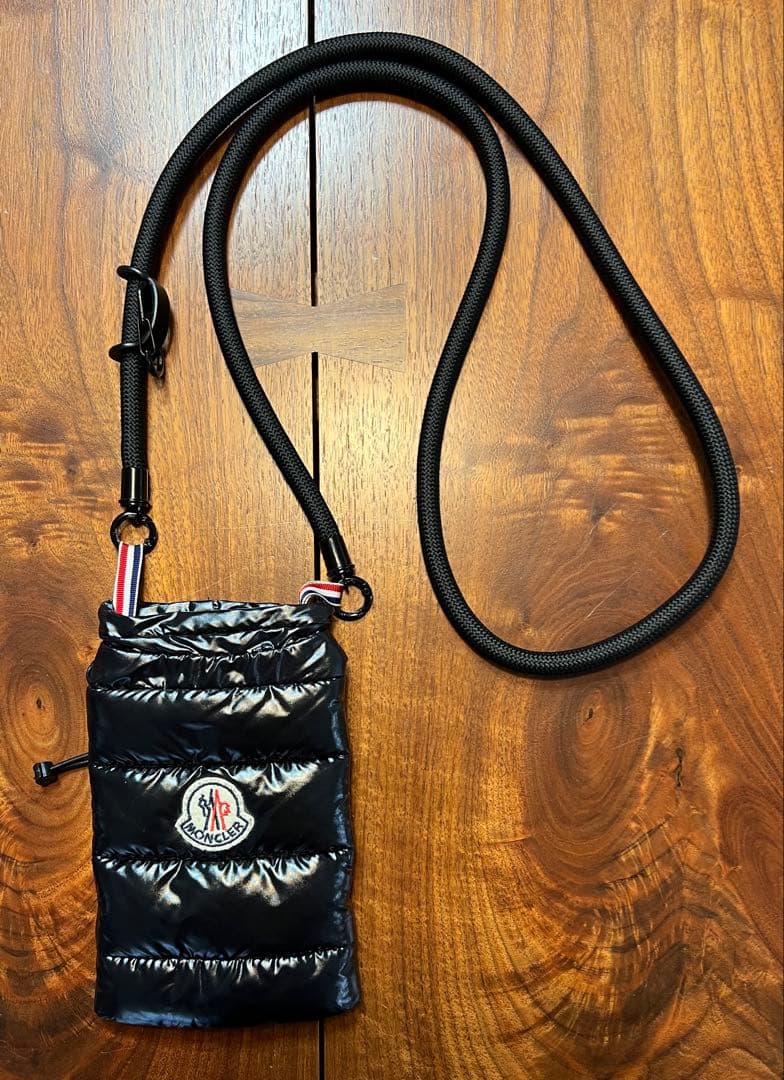 MONCLER ブラック サコッシュ・携帯入れ