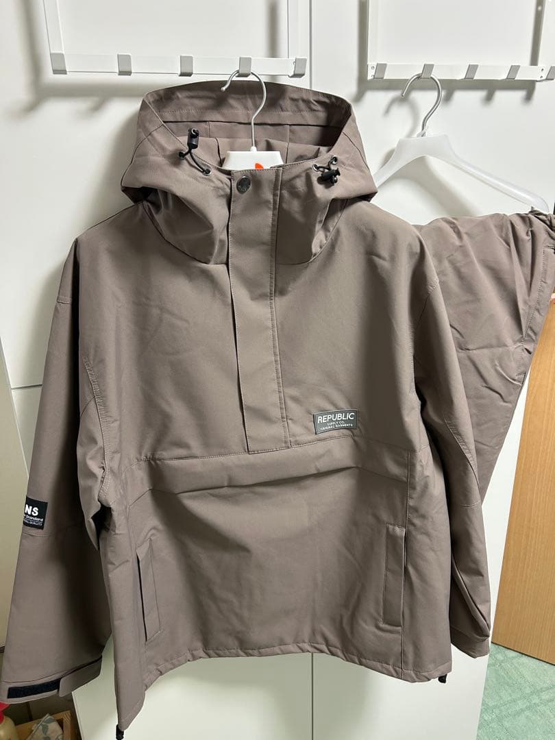 新品未使用　上下セット　REPUBLIC スノーボードウェア　ワイド　Lサイズ
