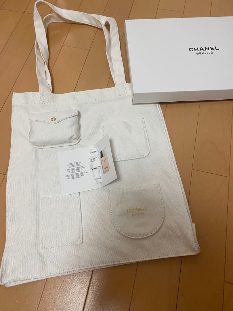 CHANELトートバッグ ノベルティー ホワイト おまけ付き！ ノベルティ CHANEL シャネル トートバッグ エコバッグ ホワイト｜Yahoo