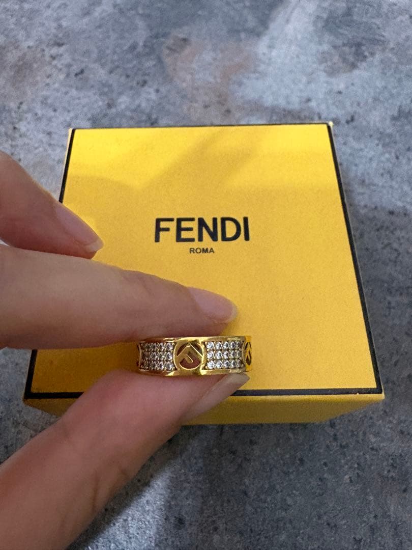 美品　FENDI ゴールドリング 正規品　クリスタル装飾